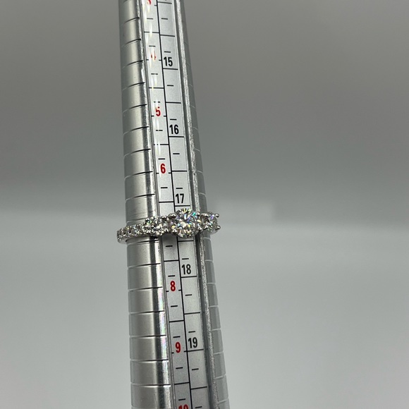 Moissanite ring - Picture 5 of 5